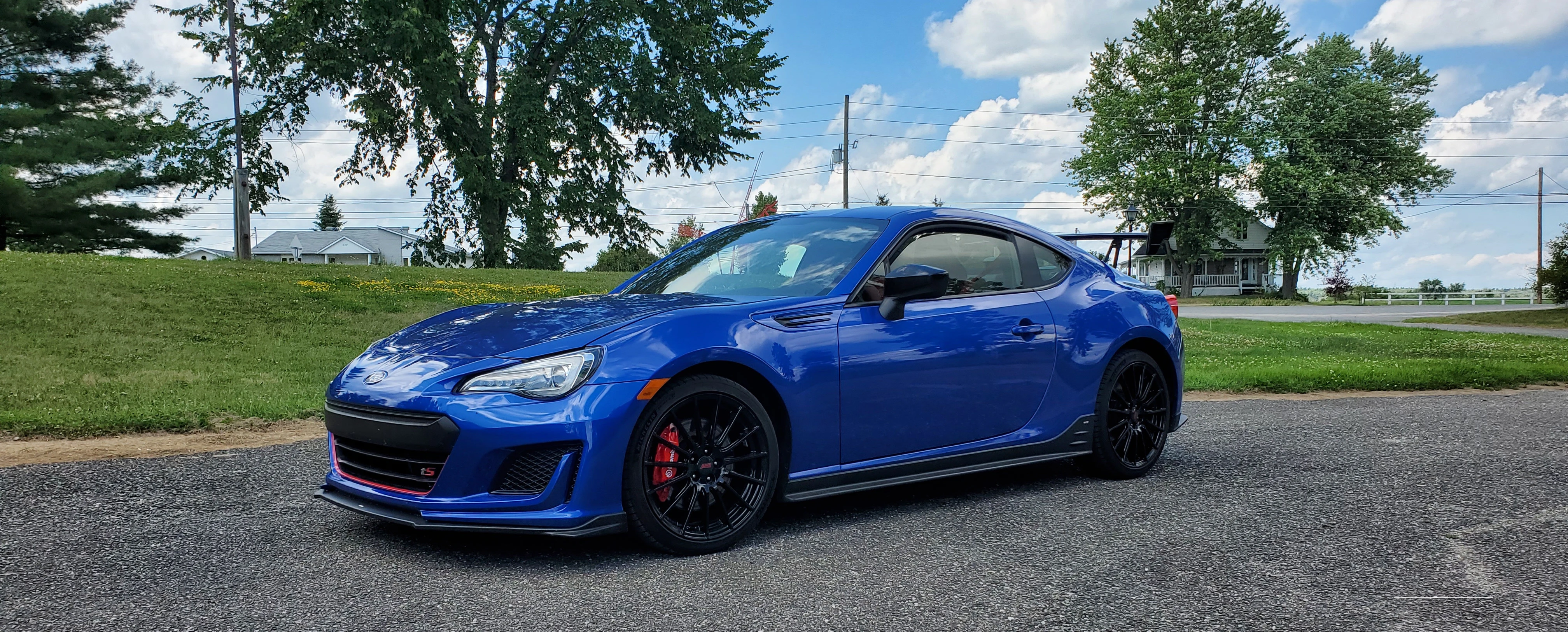 BRZ tS 2018 vue du côté.