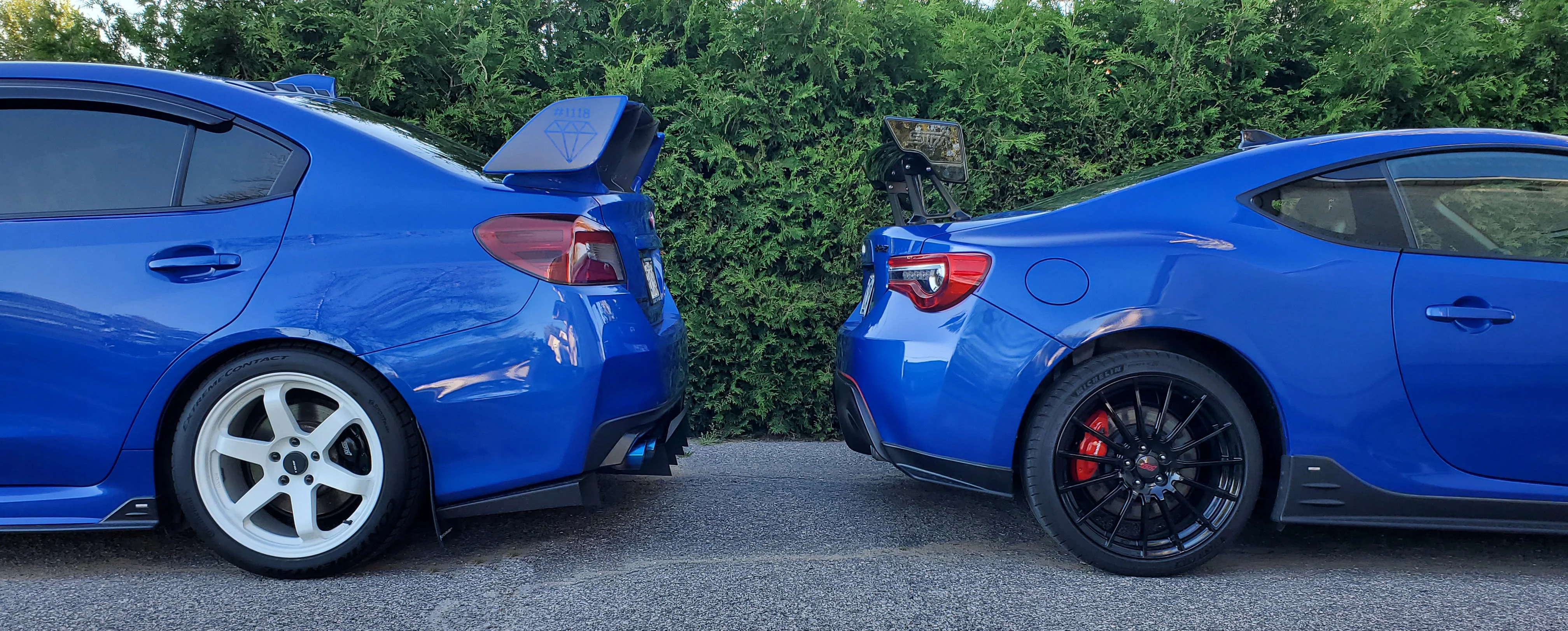 Vue valise à valise d'une BRZ ts 2018 et d'une STI 2016.